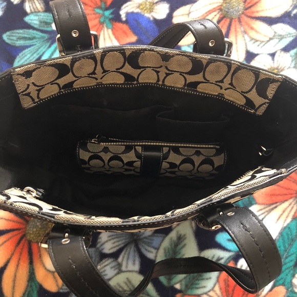 ***SOLD***Coach Signature Lunch Tote and Wallet - Picture 15 of 16